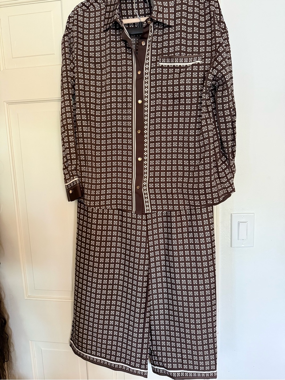 Two-piece set with printed overall motif in brown color